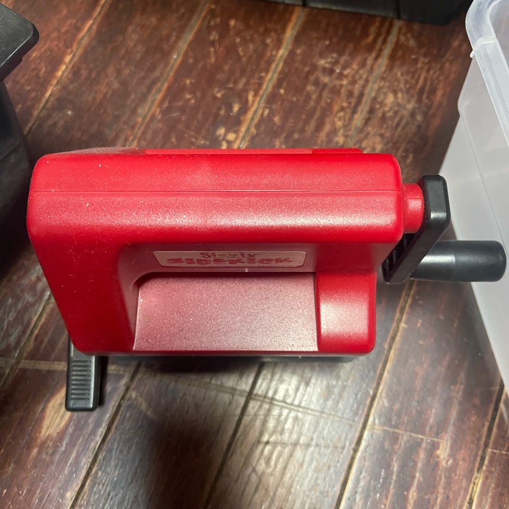 Sizzix Sidekick Red Craft Machine - Picture 2 of 5